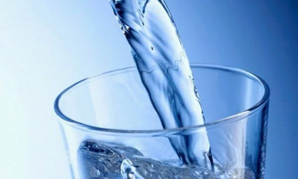 beber mucha agua deshidrata